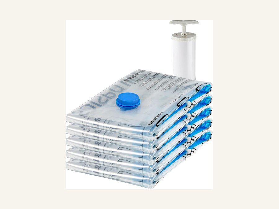 Vacuum compression storage bags for bulky bedding and clothing